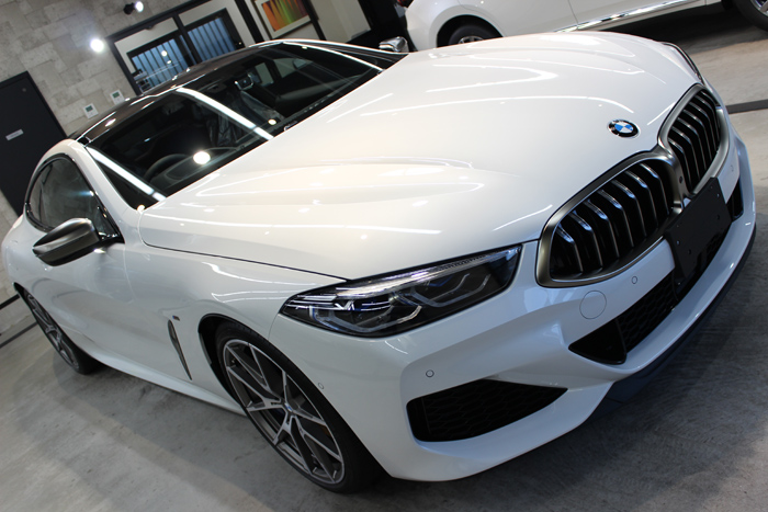 BMW M850i xDriveクーペ ミネラルホワイト ボンネット右