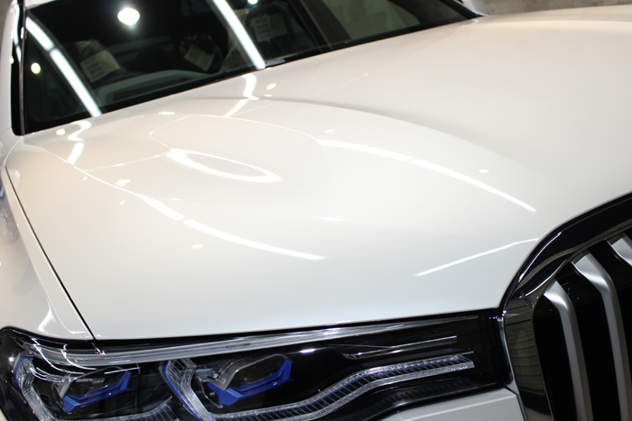BMW X7 ミネラルホワイト ボンネット アップ