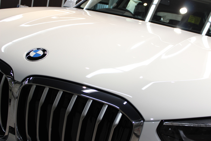 BMW X5 アルピンホワイト ボンネット アップ