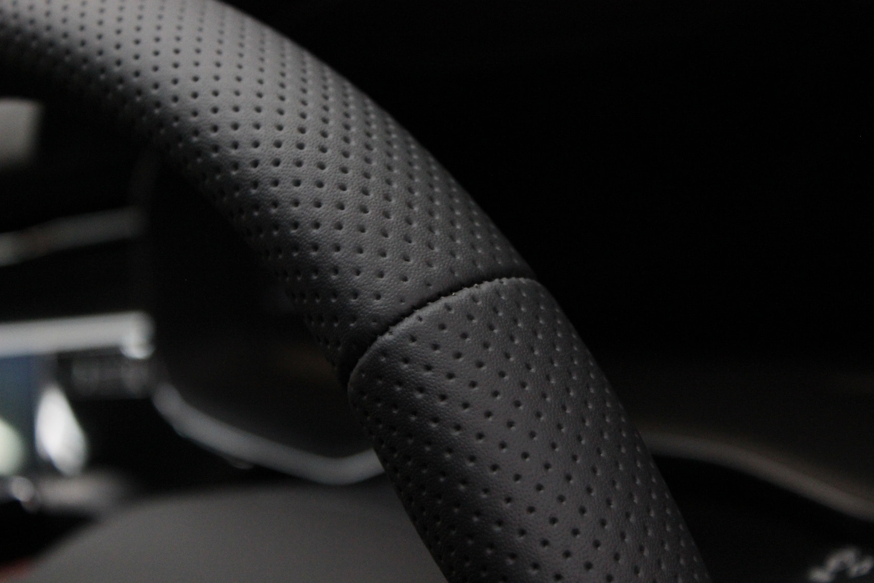 アウディ RS Q8 デイトナグレーパールエフェクト ステアリングコーティング アップ