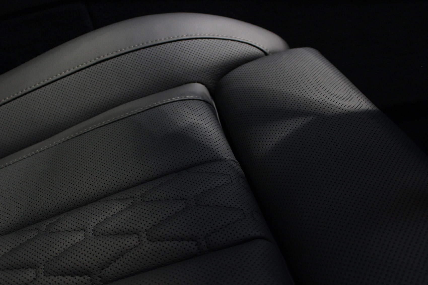 BMW X6 M60i ドラバイトグレー シート 運転席座面