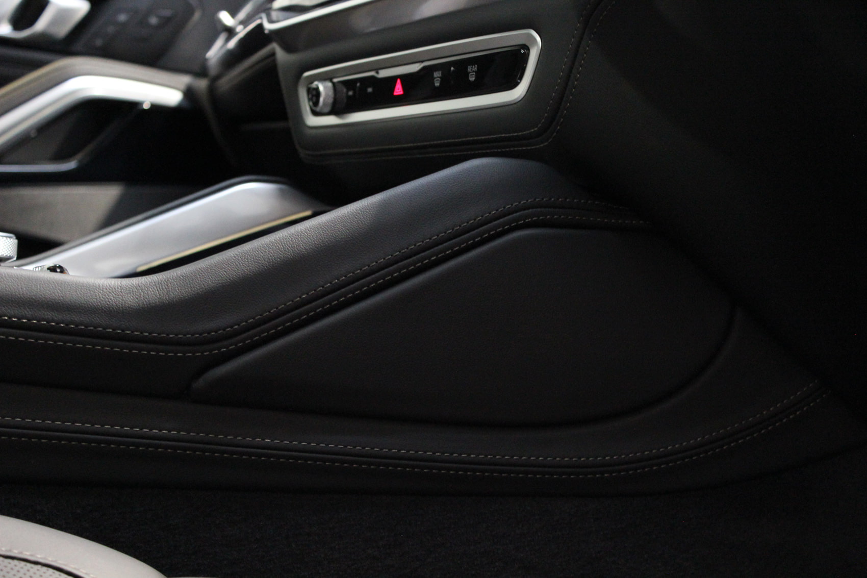 BMW X6 M60i ドラバイトグレー 内装