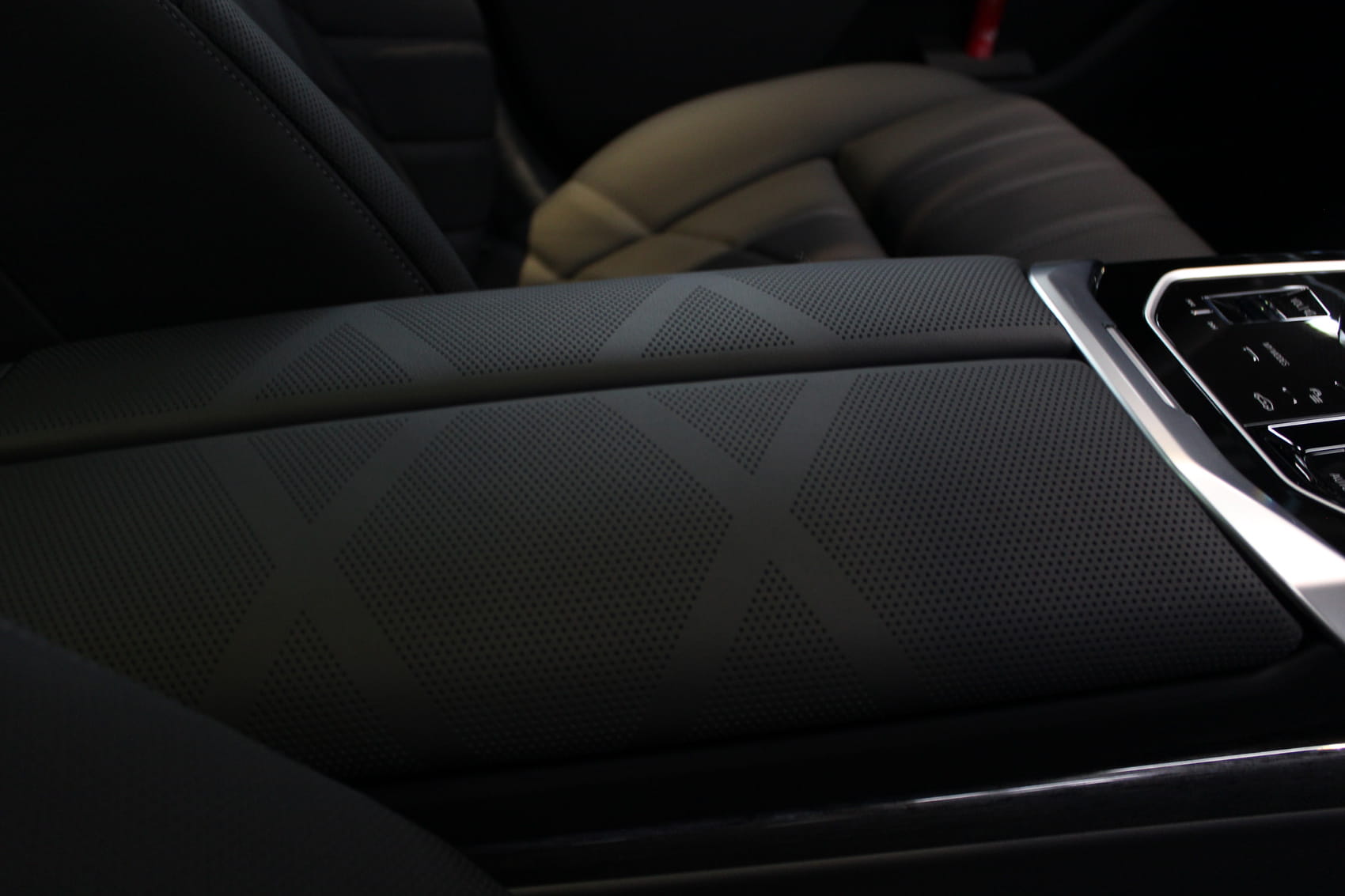 BMW 740i ブラックサファイア 内装コーティング アームレスト