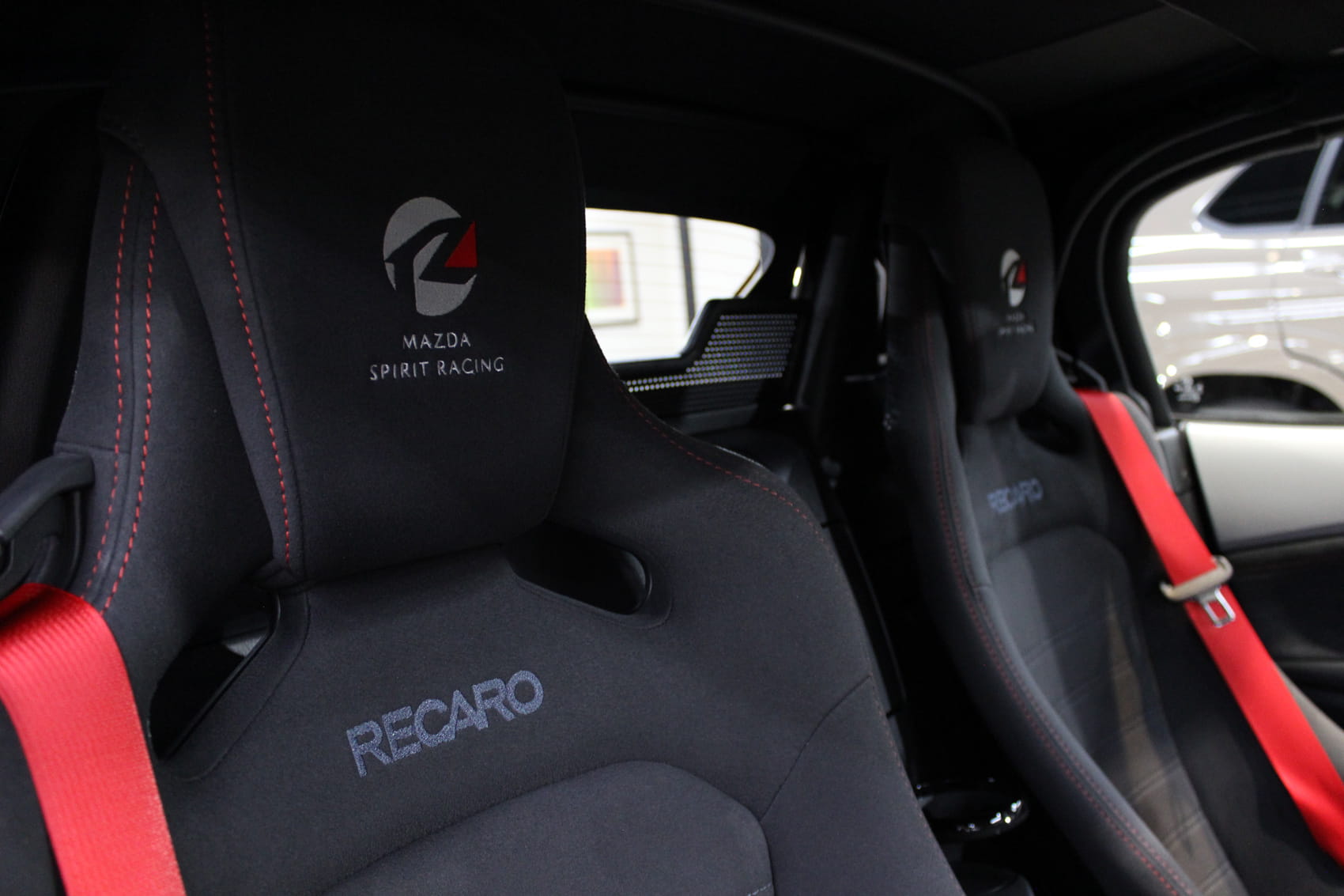 マツダスピリットレーシングロードスター 12R エアログレーメタリック シートコーティング